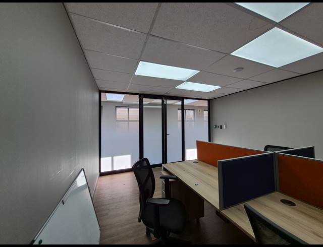 20M² OFFICE TO LET IN DUNKELD WEST